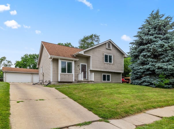 2316 SE 17th Street, Des Moines, IA 50320