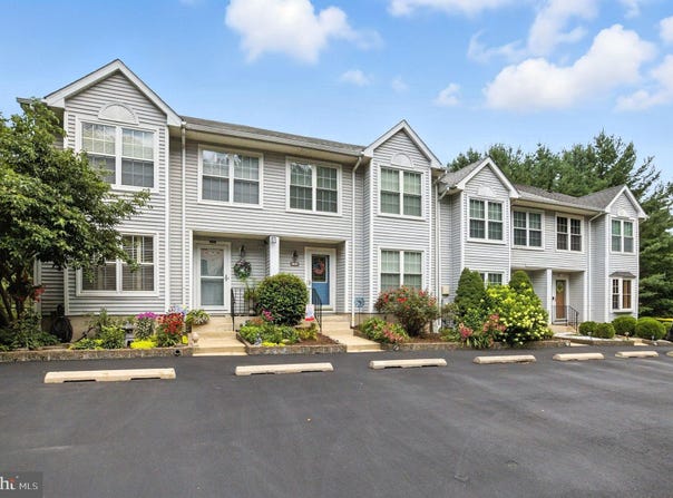 102 ROSEMAN COURT, NEWARK, DE 19711