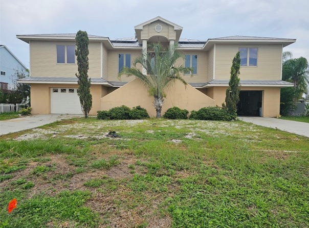 819 BLUE HERON Boulevard, RUSKIN, FL 33570