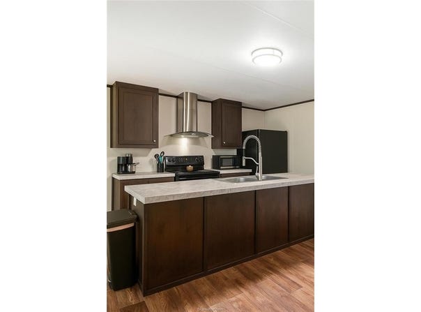 298 Lantern Street, Somerville, TX 77879