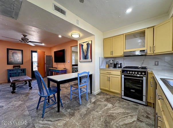 480 S Paseo Lobo, Green Valley, AZ 85614