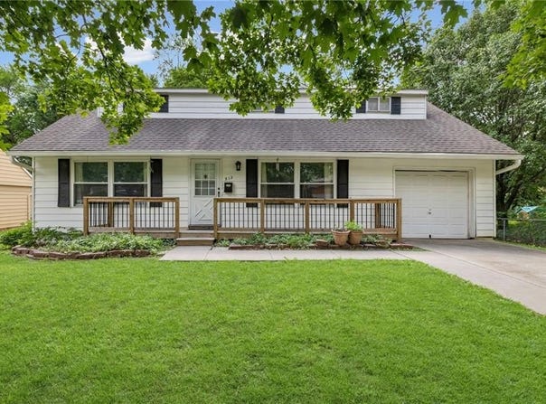 912 Ridge Drive, Belton, MO 64012