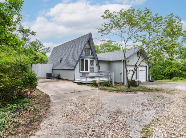 492 Iroquois Ln., Lampe, MO 65681