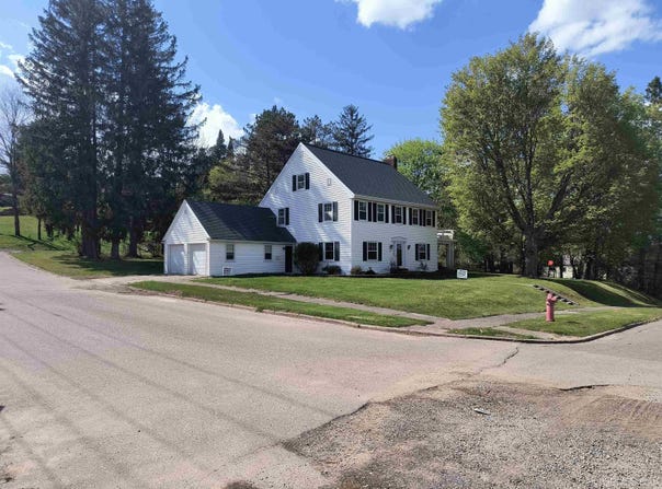 203 N 8th Avenue, Iron River, MI 49935