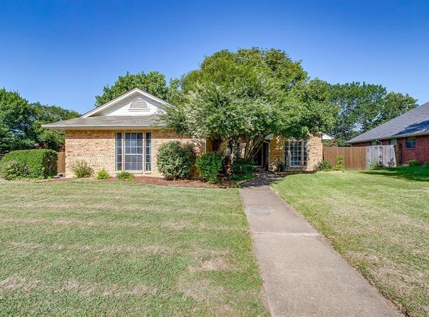 1301 Windy Meadows Drive, Burleson, TX 76028