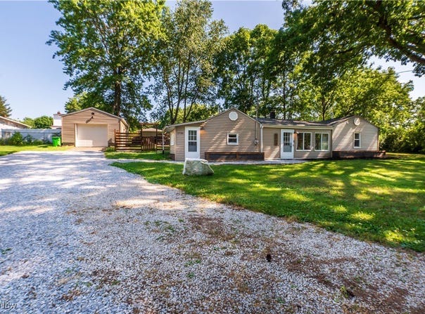 2730 Chelsea Drive, Akron, OH 44312
