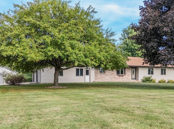 7050 WOODENSHOE Road, NEENAH, WI 54956