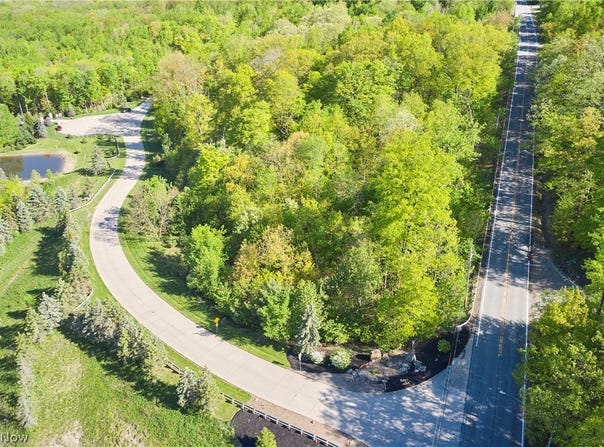 1121 River Valley Trail, Hinckley, OH 44233
