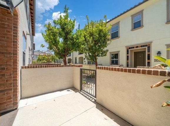 809 El Paseo, Lake Forest, CA 92610