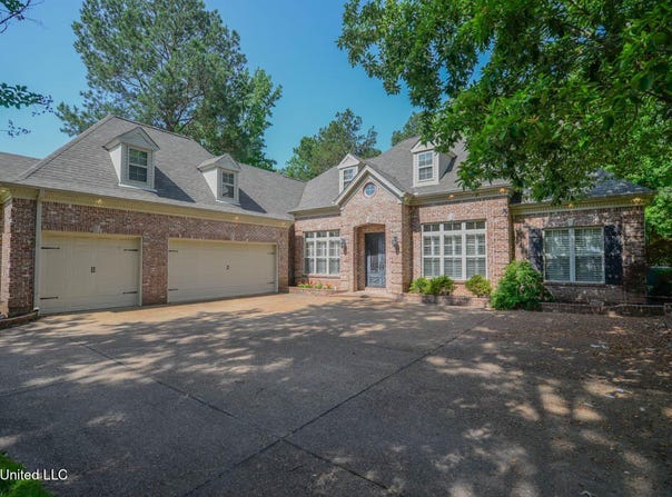 6235 Autumn Oaks Drive, Olive Branch, MS 38654