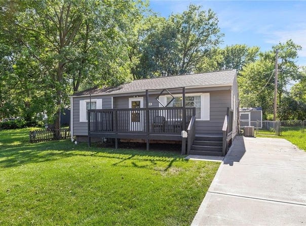 604 SE Howard Street, Lee's Summit, MO 64063