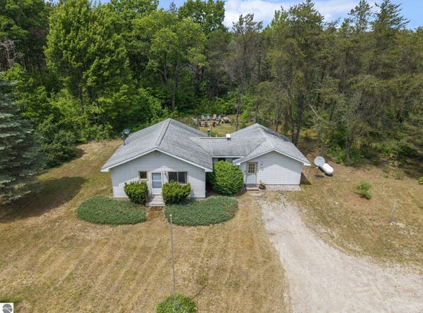 14764 Cinder, Beulah, MI 49617-9368