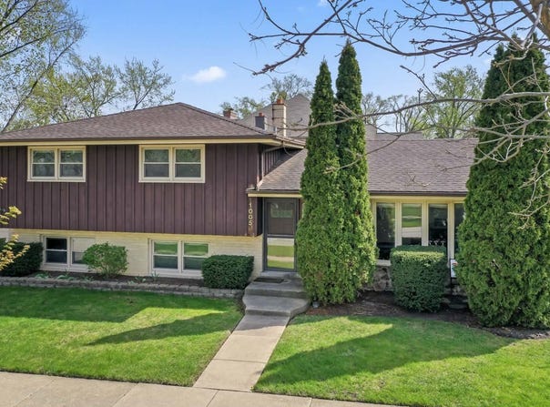1005 E Orchard Street, Arlington Heights, IL 60005