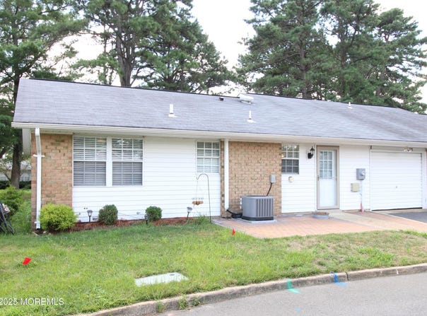 61 Cambridge Circle, Manchester, NJ 08759