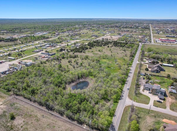 137 Mesa DR, Del Valle, TX 78617