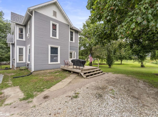 1639 S Iowa, Washington, IA 52353
