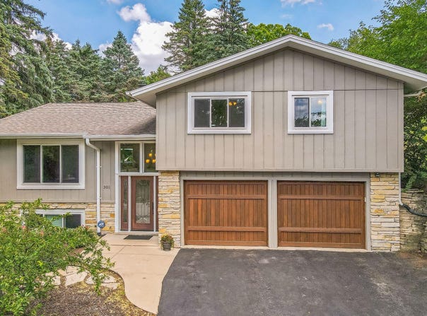 301 Mandan Dr, Waukesha, WI 53188