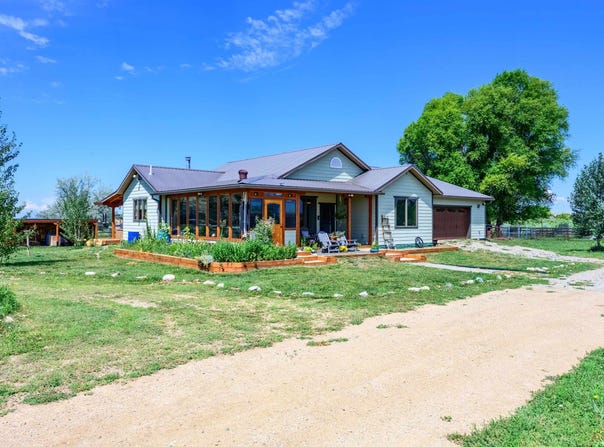 600b Camino del Medio, Taos, NM 87571