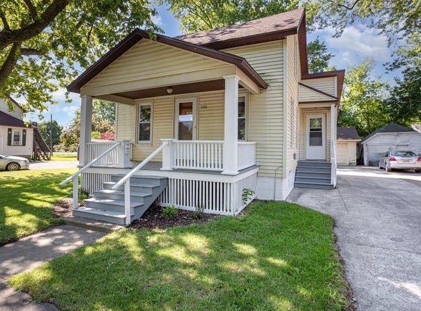 1406 Smith Street, Essexville, MI 48732