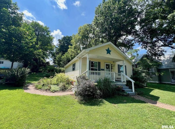 217 S 9TH Street, Petersburg, IL 62675