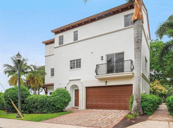 674 NW Library Commons Way, Boca Raton, FL 33432