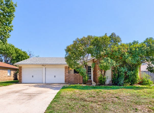 6604 Brookdale Drive, Watauga, TX 76148