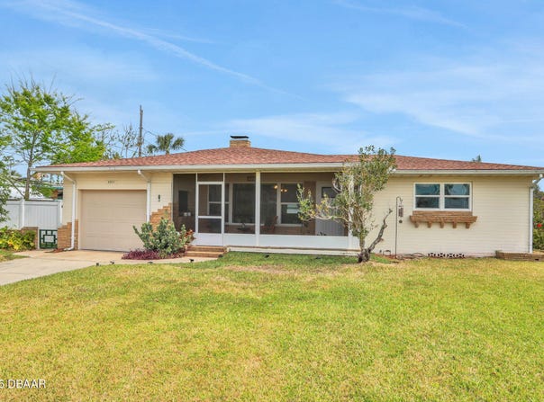 2811 S Peninsula Drive, Daytona Beach, FL 32118