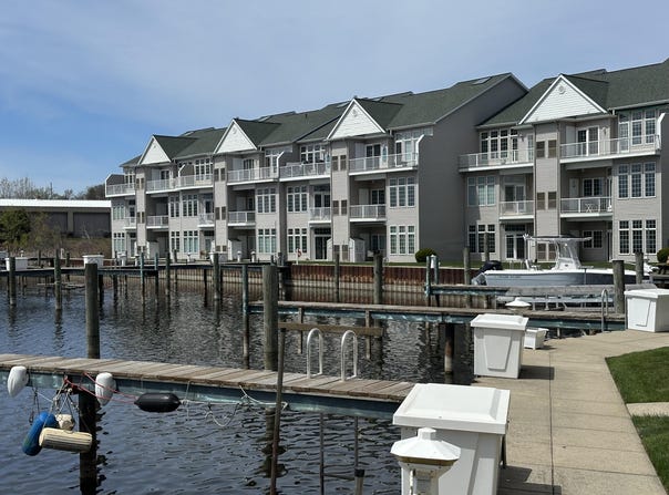 2411 Lake Avenue, Muskegon, MI 49445