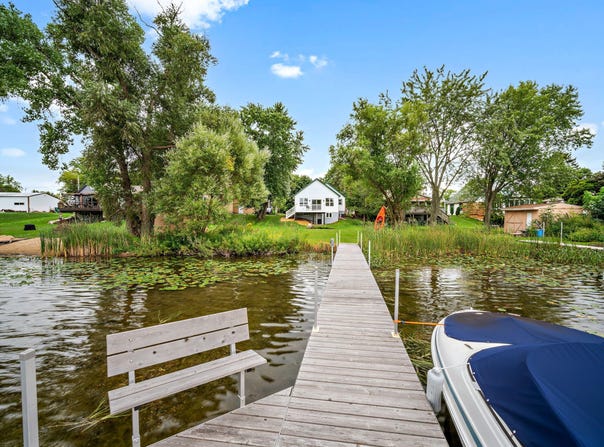 1266 E Green Lake Dr, West Bend, WI 53090