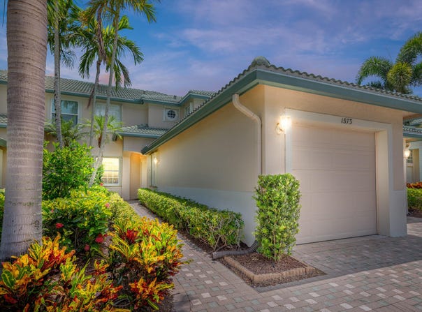 1573 SE Prestwick Lane, Port Saint Lucie, FL 34952