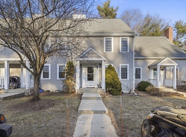 57 Twin Lakes Dr, Halifax, MA 02338