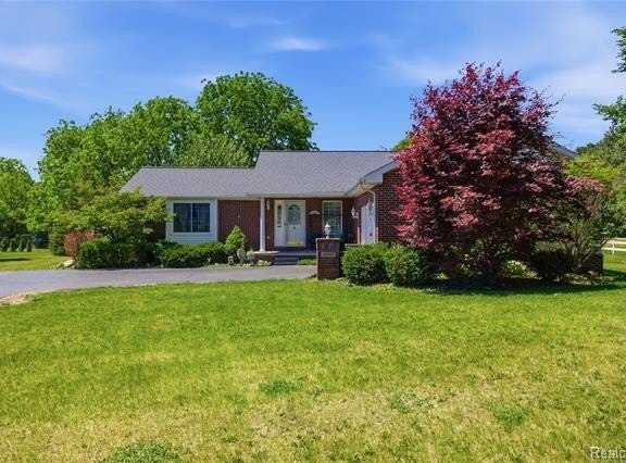16362 Paddock Club Boulevard, Fenton Twp, MI 48451