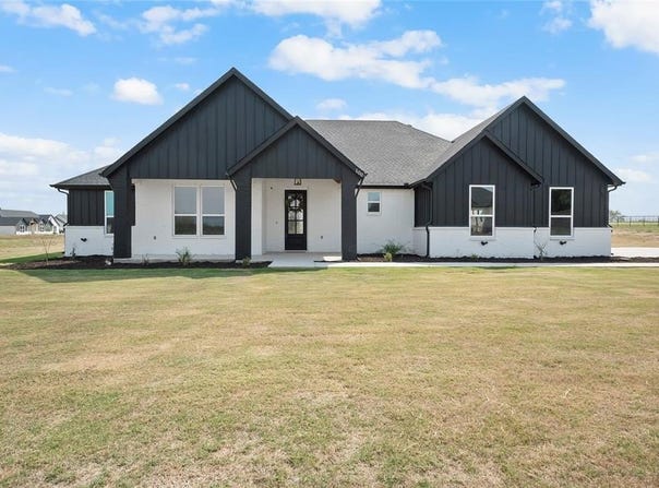 100 Buddy Ct, Millsap, TX 76066