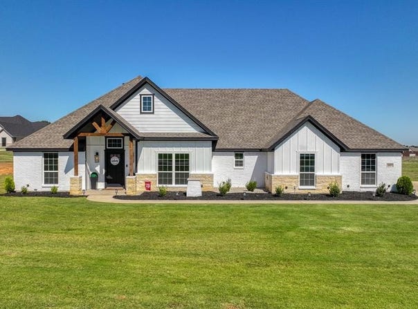 1005 Paradise Parkway, Poolville, TX 76487