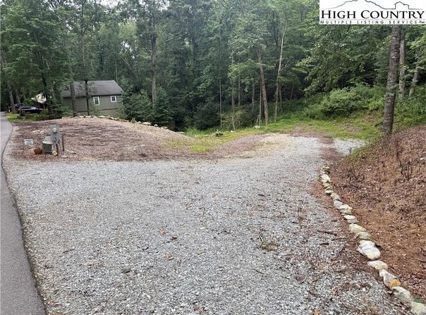 42 Ivy Road, Newland, NC 28657