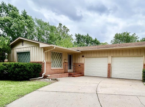 601 E 32nd Terr, Hutchinson, KS 67502