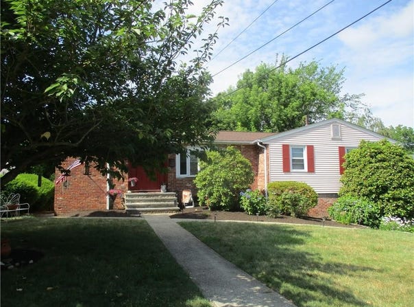 15 Freedom Drive, Cranston, RI 02920