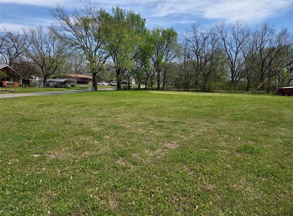 E Schmid Street, Wynnewood, OK 73098