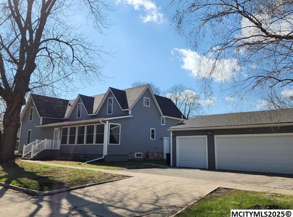 400 N 5th St, CLEAR LAKE, IA 50428