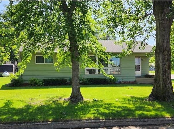 423 S Clayborn Avenue, Parkers Prairie, MN 56361