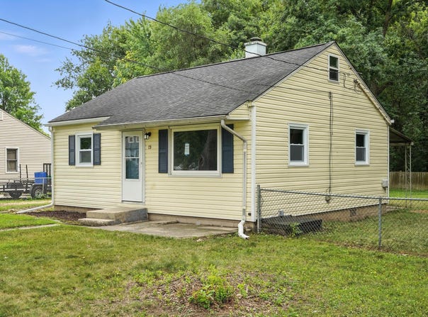 19 W 71st Place, Merrillville, IN 46410