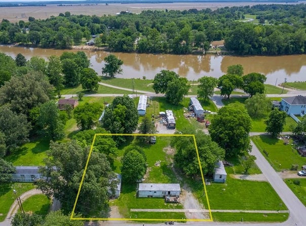 225/245 E 2nd St, Calhoun, KY 42327