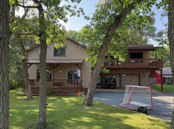 611 Oakwood Dr., Devils Lake, ND 58301