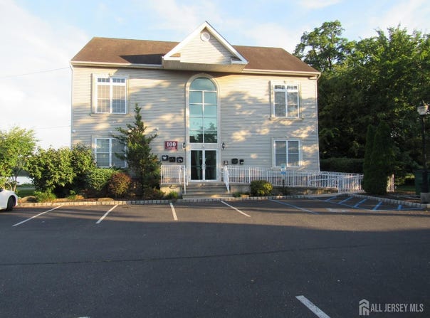 100 Lakeview Avenue, Monroe, NJ 08831