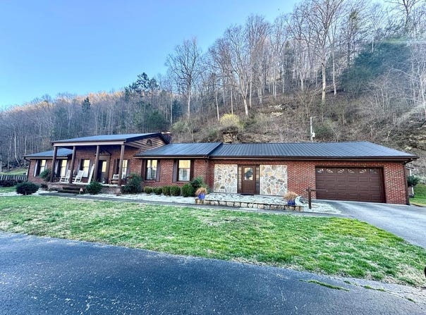 50 Huffman Street, Elkhorn City, KY 41522