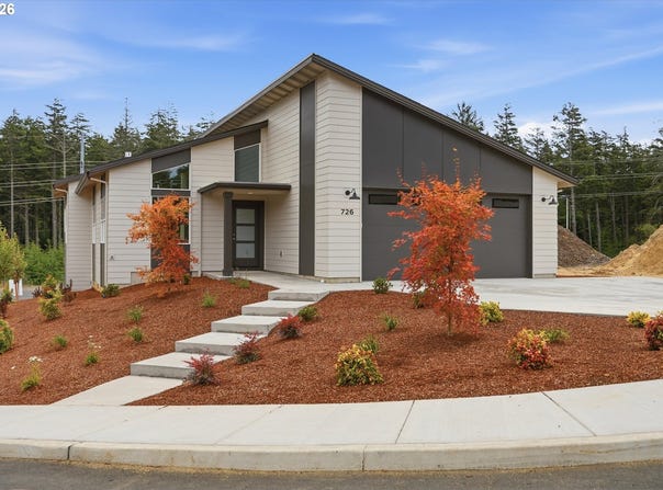 726 SE 42nd Pl, Newport, OR 97366