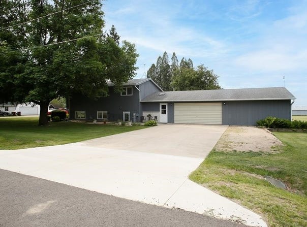 301 William, LENA, IL 61048