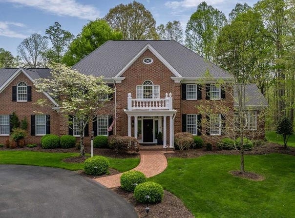 305 Hunt Woods Dr, Martinsville, VA 24112