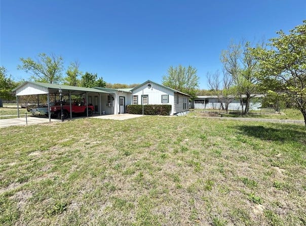 328 Creekview Meadows Drive, Springtown, TX 76082