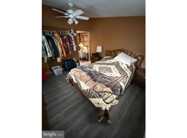 2381 POWERS HOLLOW RD, CABINS, WV 26855